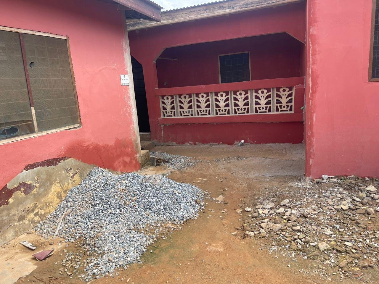 Newly Built Chamber and Hall Self-Contained Apartment – Awoshie Anyaa Palas Town Block Factory