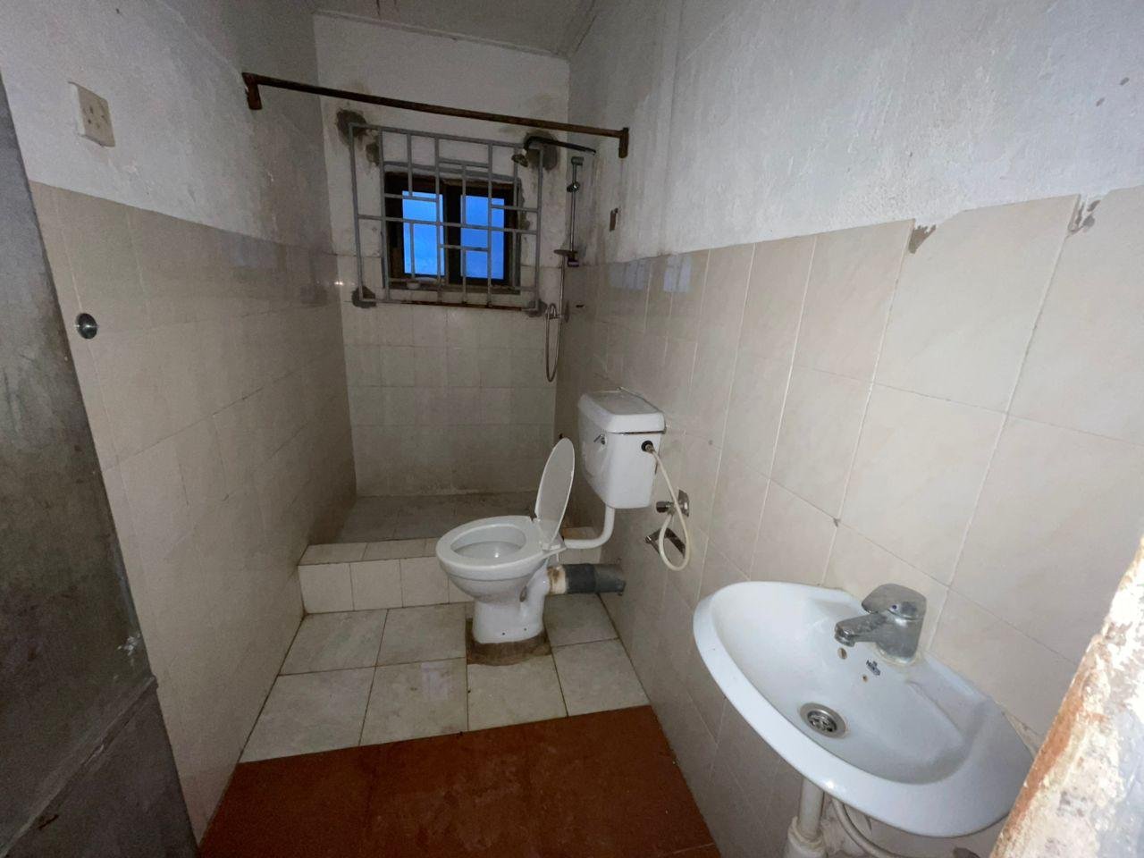 Chamber and Hall Self-Contained Apartment – Awoshie Anyaa (Academy Junction)