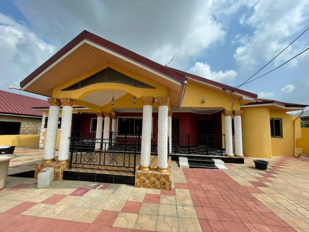 6-Bedroom House for Sale – Amasaman Peace Village