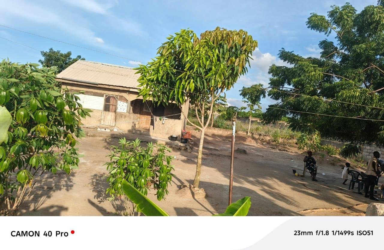 1 Plot of Land with 2 Single Rooms for Sale – Amasaman Danchira