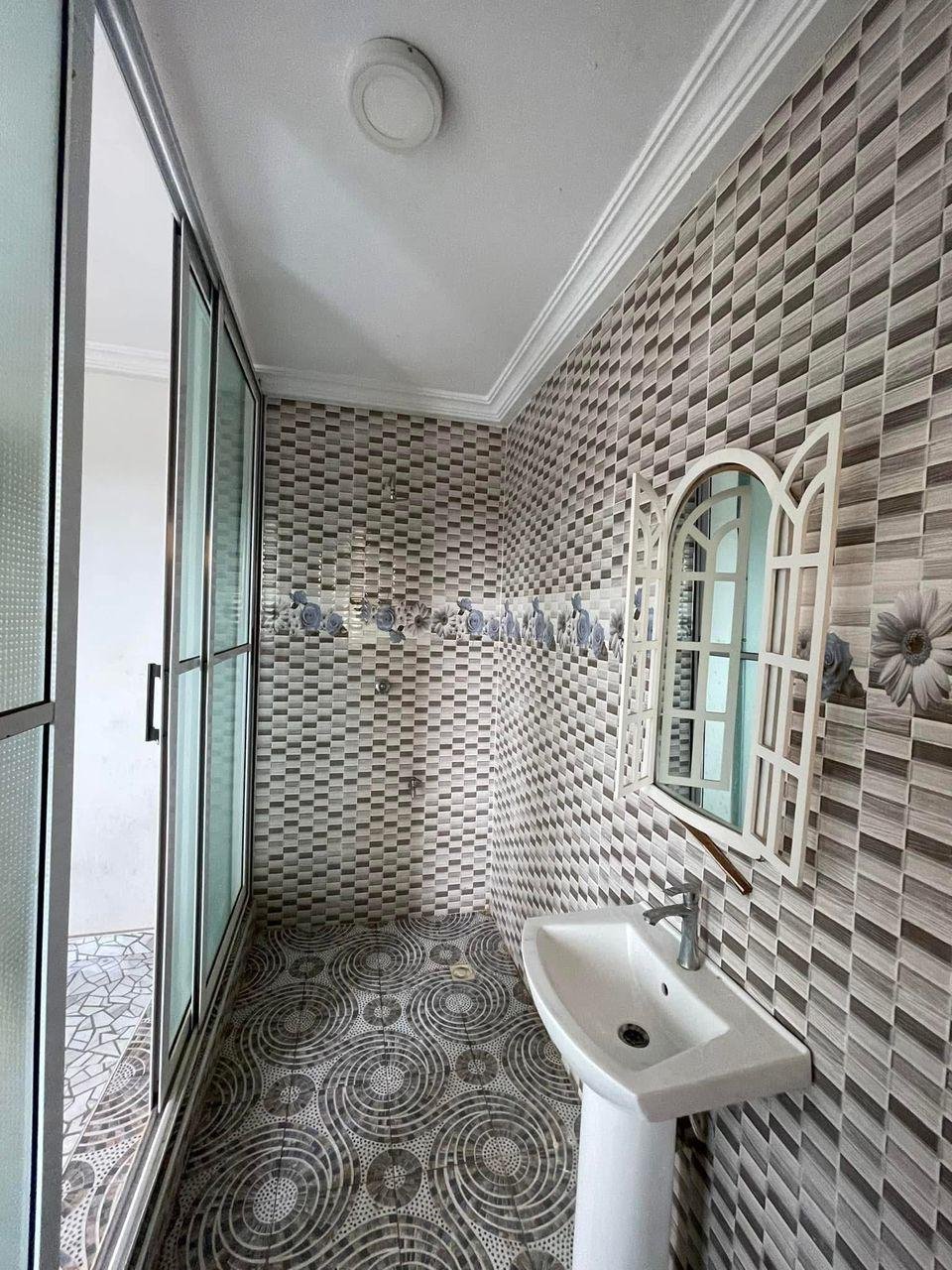 Chamber & Self-Contained Apartment for Rent – Lapaz