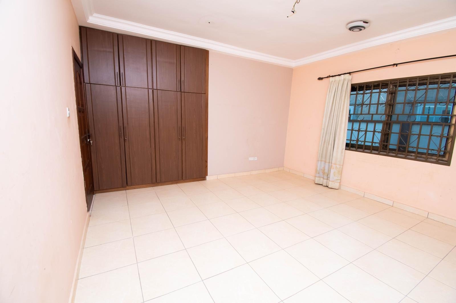 4 BED ROOM HOUSE AT AMANFRO