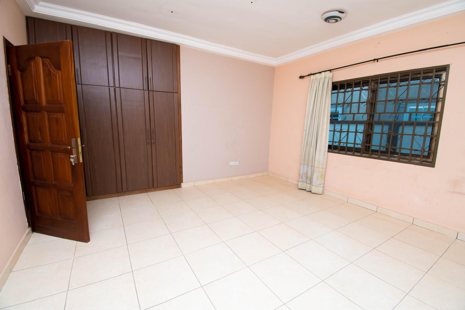 4 BED ROOM HOUSE AT AMANFRO