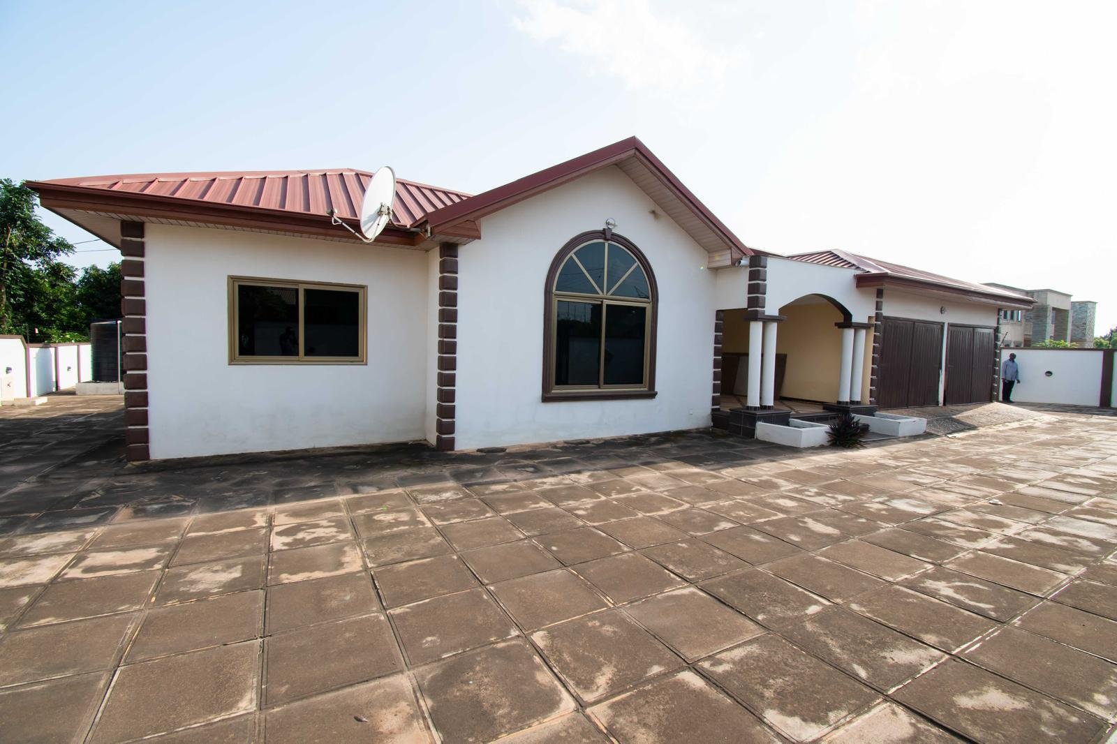 4 BED ROOM HOUSE AT AMANFRO